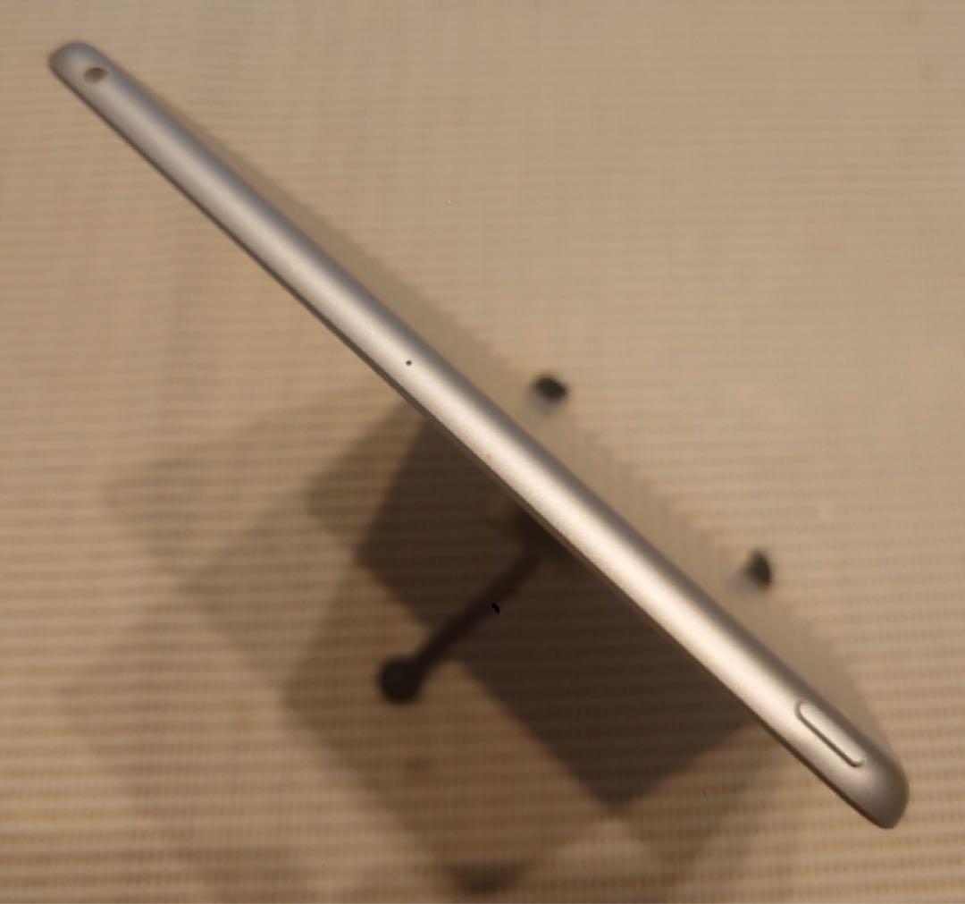 完動品iPad第8世代(A2270)本体32GBシルバー送料込NGQ1GD