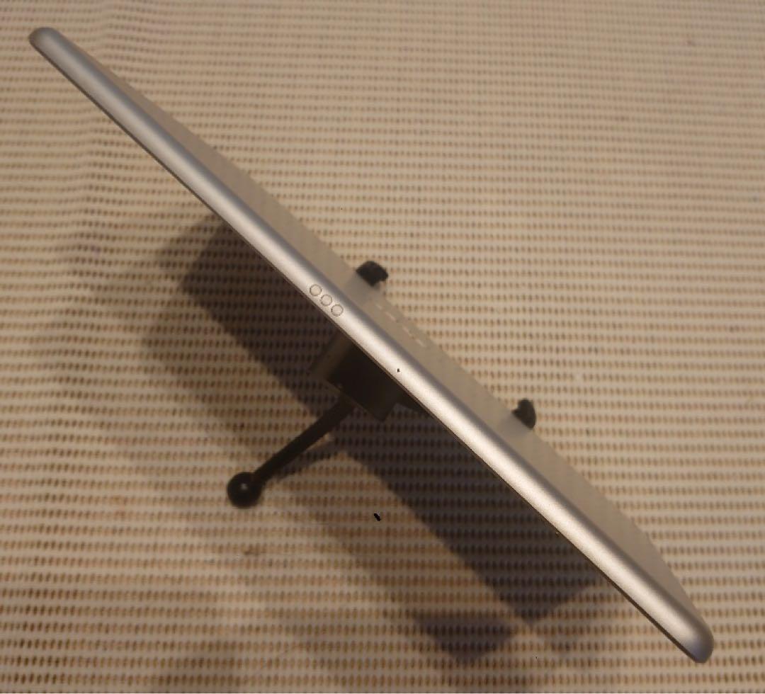 完動品iPad第8世代(A2270)本体32GBシルバー送料込NGQ1GD