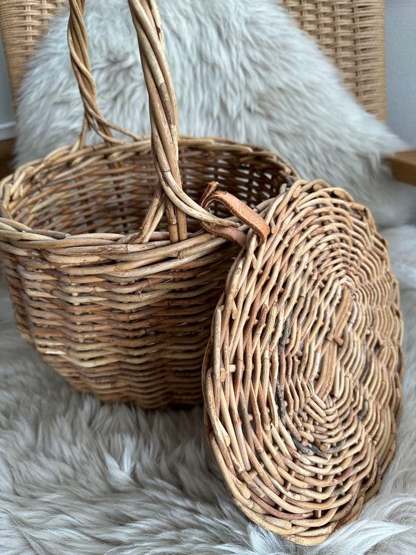 柳　バスケット　蓋付きカゴ