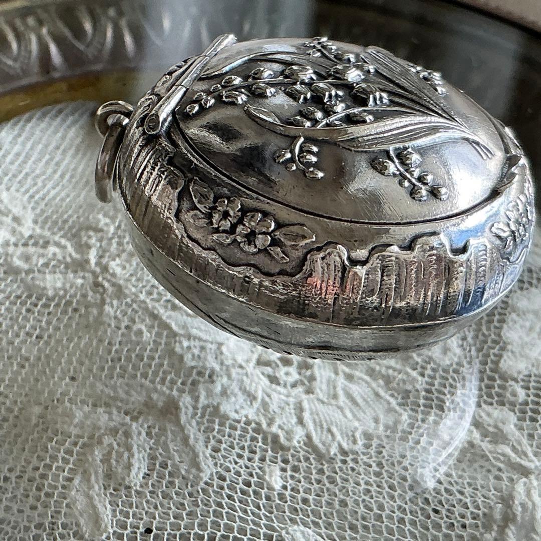 【C】フランスアンティーク　すずらん　ピルケース　シルバープレート