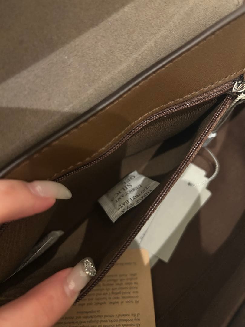 【新品未使用】Charles&Keith ナスリンジオメトリックショルダーバッグ