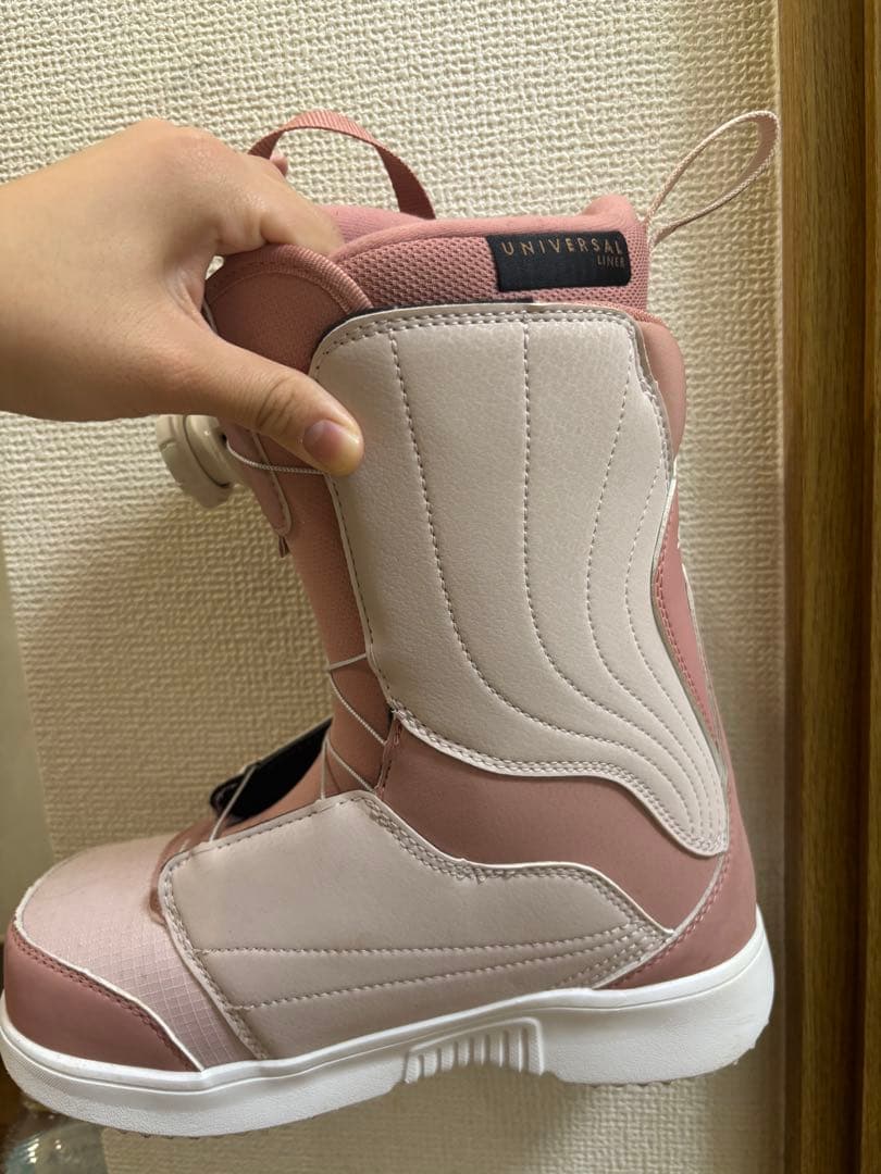 Salomon Universal ピンク スノーボードブーツ