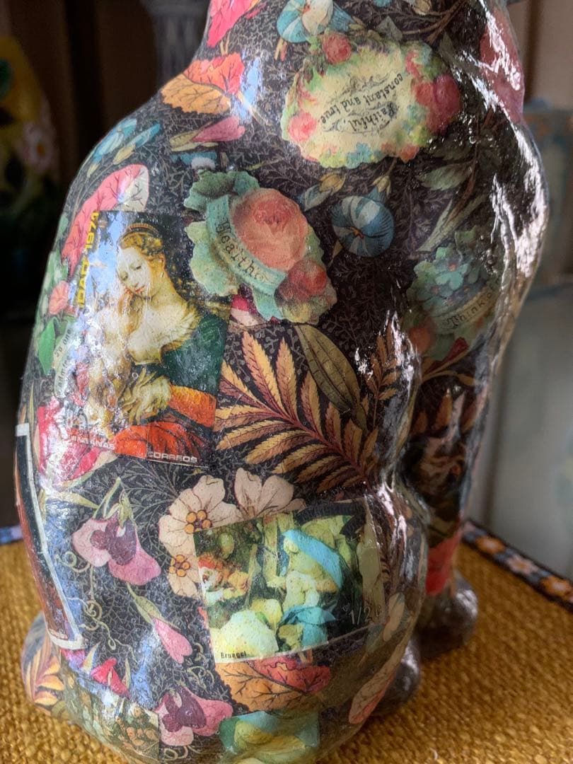 イギリス製デコパージュ猫　立ち姿の凛々しいデコパージュされた猫ちゃん！