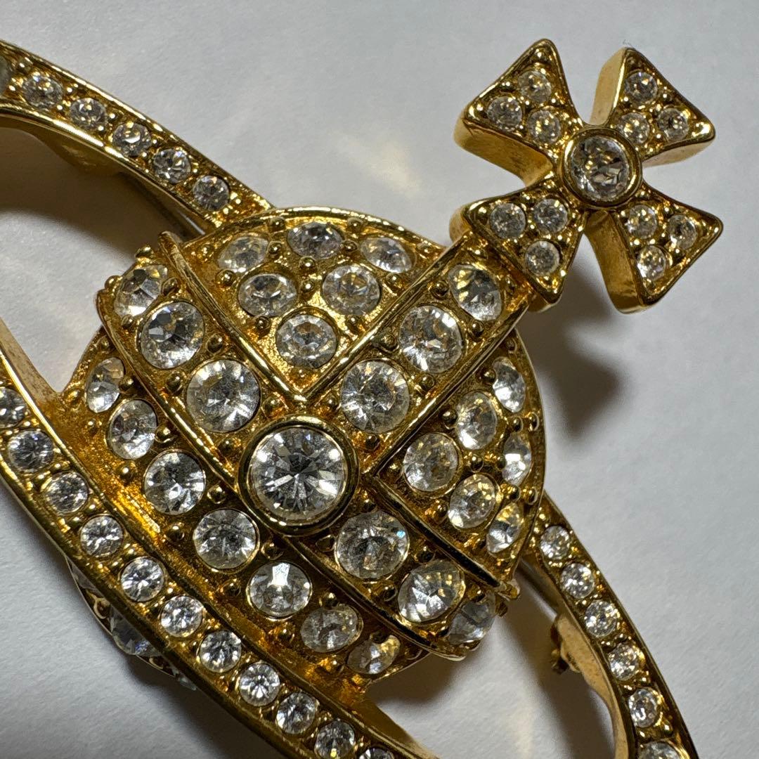 ヴィヴィアン・ウエストウッド　ブローチ