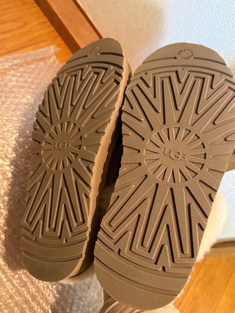 ugg スリッパ　厚底　チェスナット