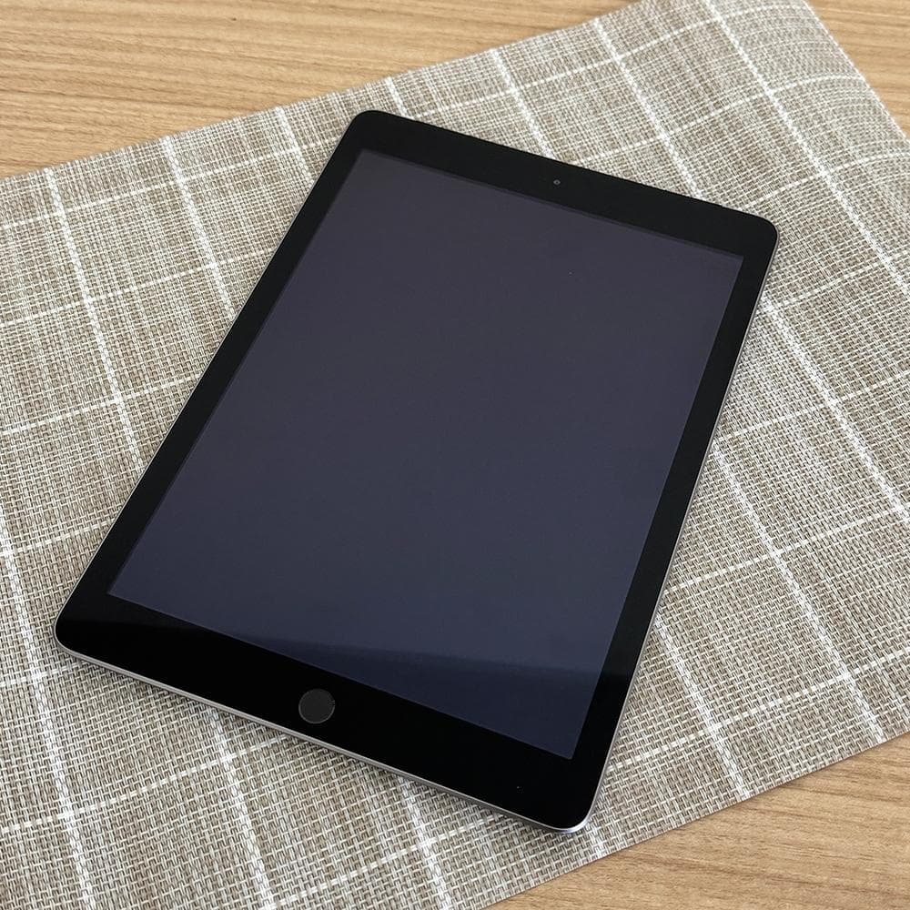 Apple iPad (A1823)32G 本体 初期設定済