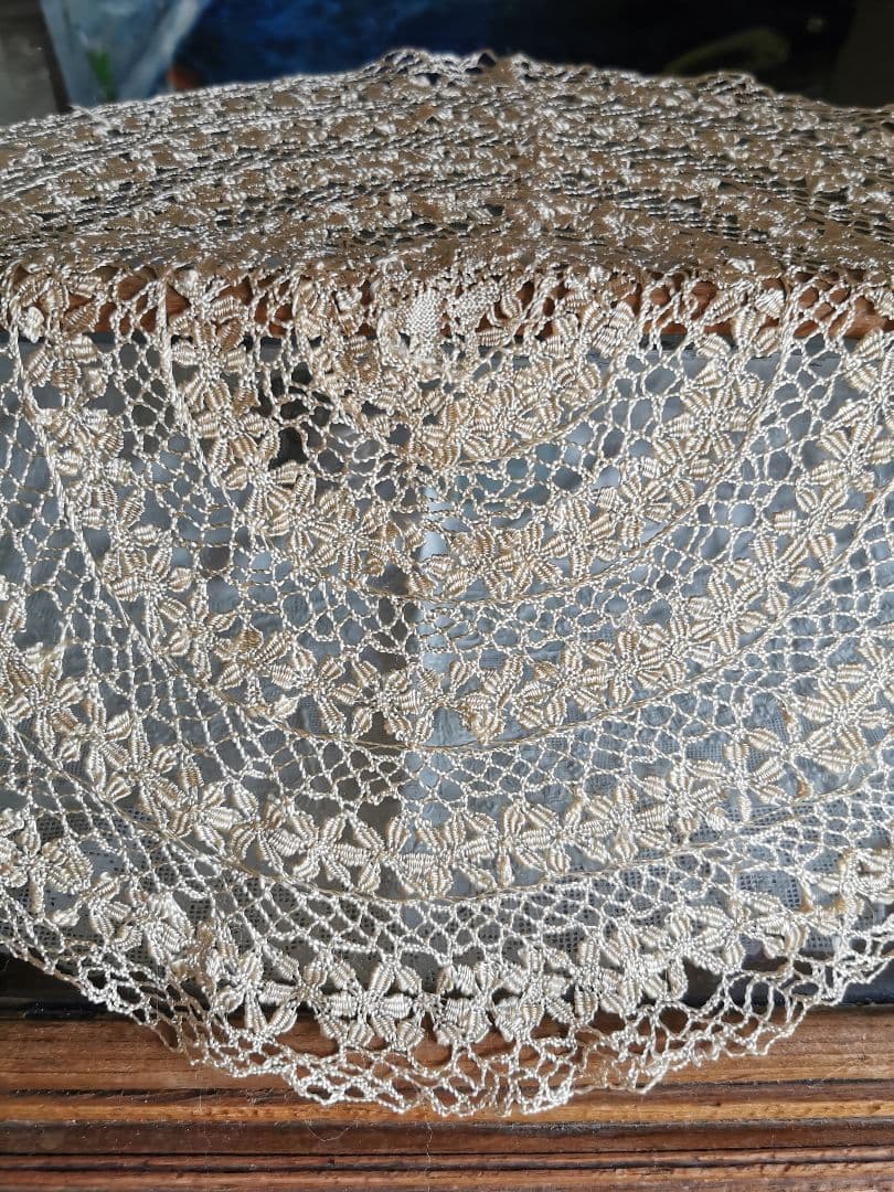 アンティークイタリア マルチーズレース 黄金色の絹糸ボビン編 大判41㎝ドイリー