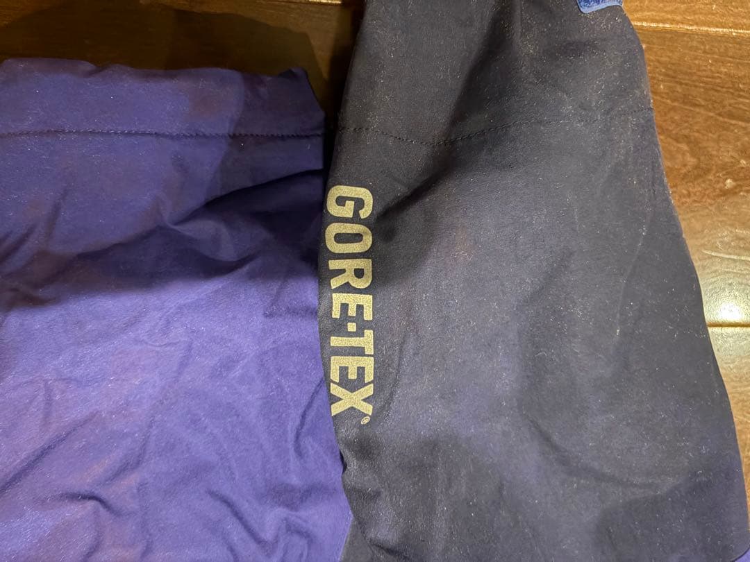 ダイワGORE-TEXウインタースーツフード付きジャケット 紫色