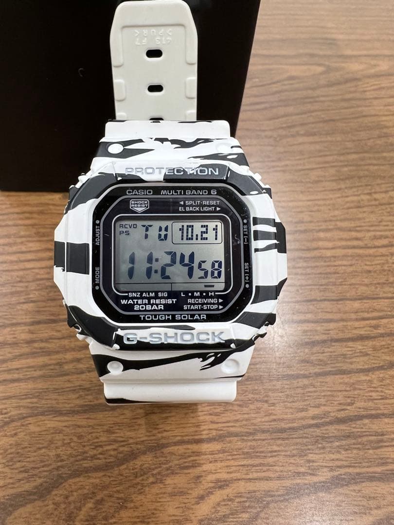 GW-M5610BW-7JF ソーラー電波　ゼブラ