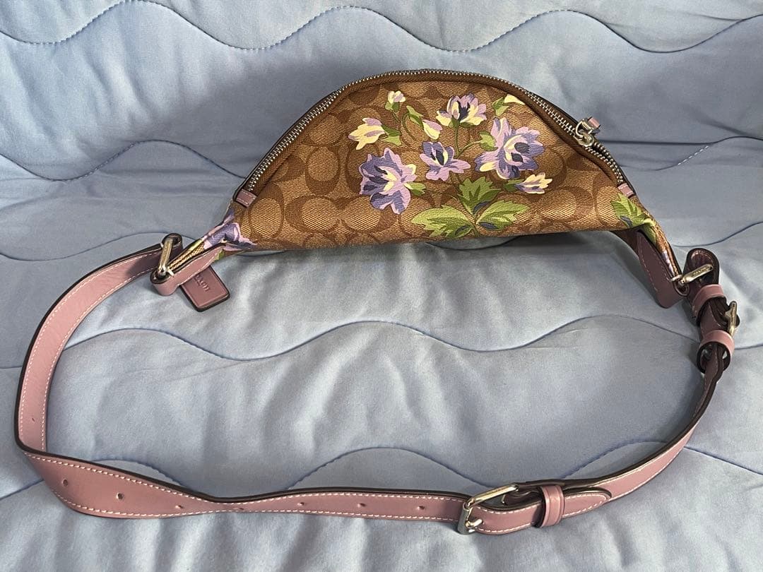 COACH ボディバッグ 未使用に近い