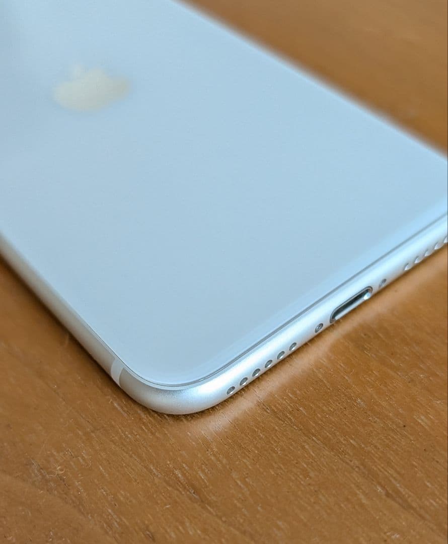 iPhone SE 第3世代 64 GB スターライト