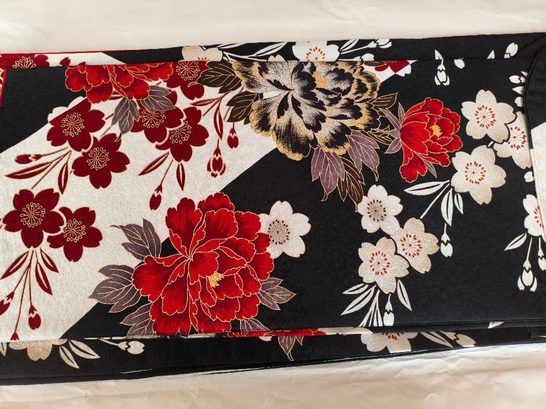 豪華なフル振袖セット 黒 赤 正絹 小物付き 呉服屋さん購入