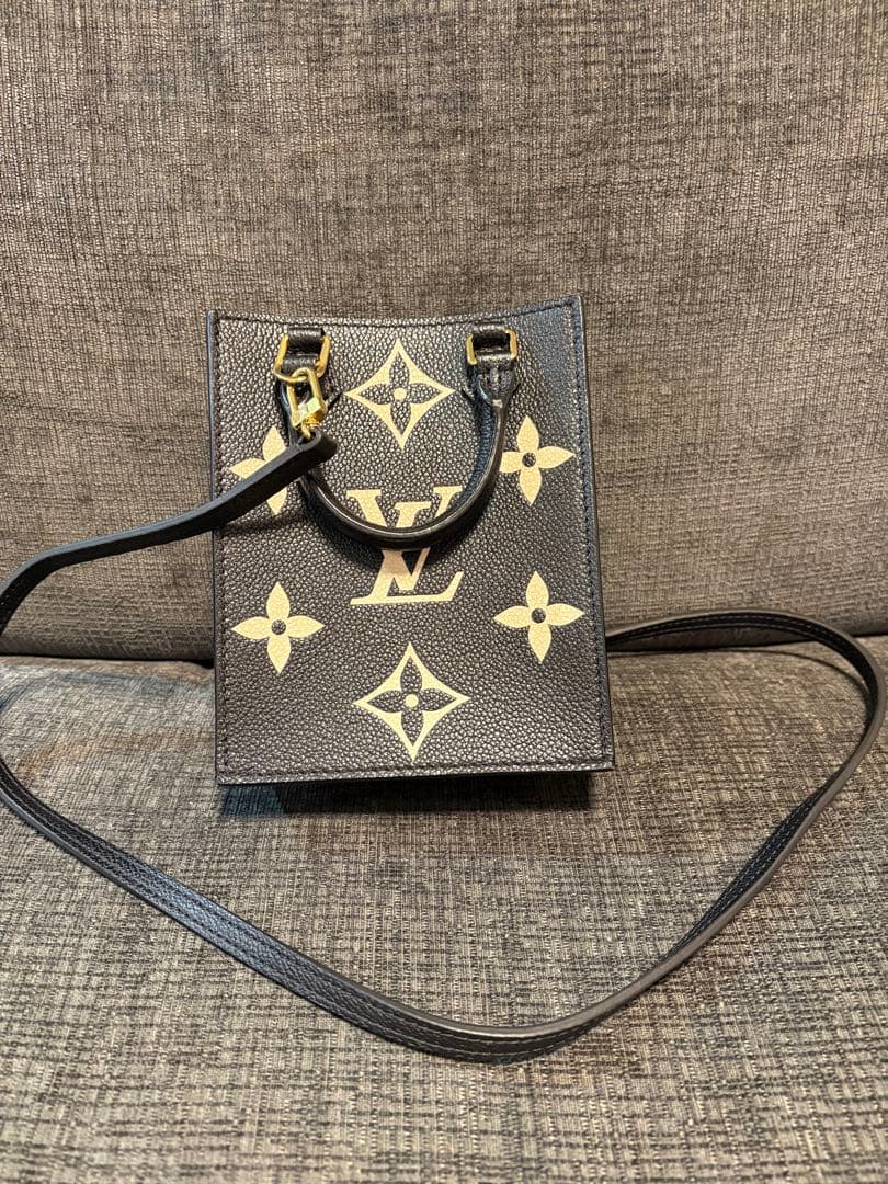 ルイ ヴィトン モノグラム アンプラント プティット サックプラショルダーバッグ