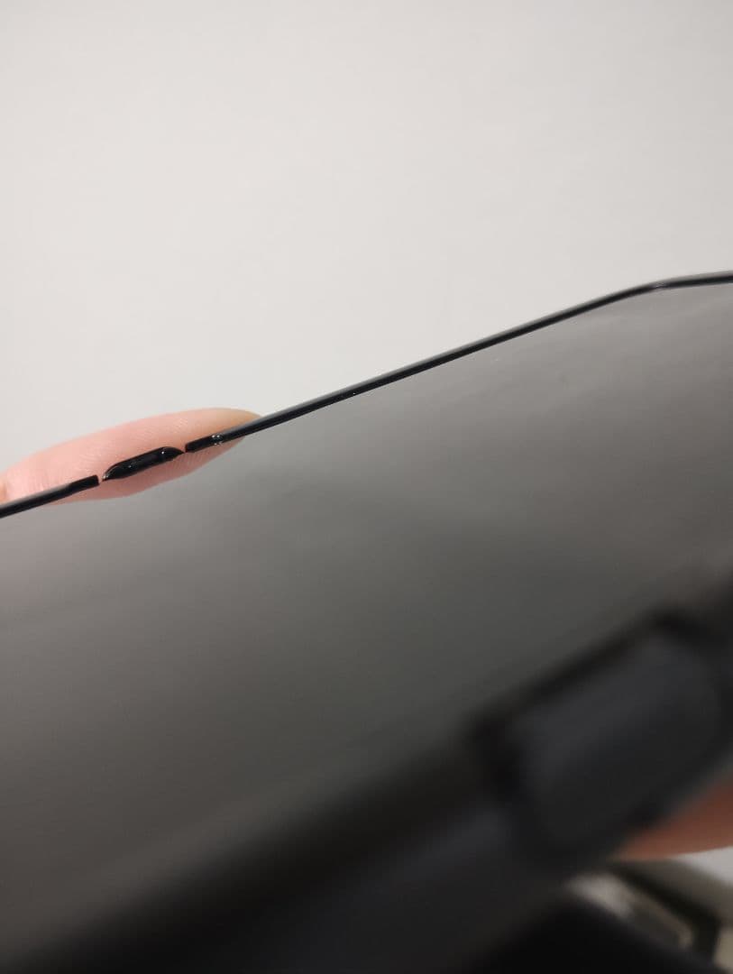 結構レア　motorola razr 2022 折りたたみスマホ 少し訳あり