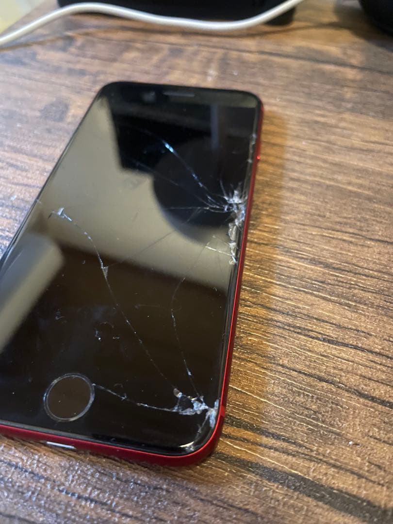 iPhone SE (第2世代) レッド 画面ひびあり