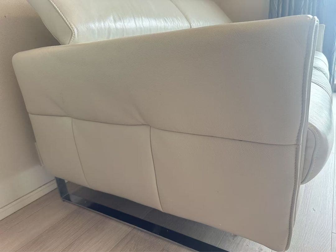 オフホワイト　レザー 革張り　2人掛けソファ 使用感あり