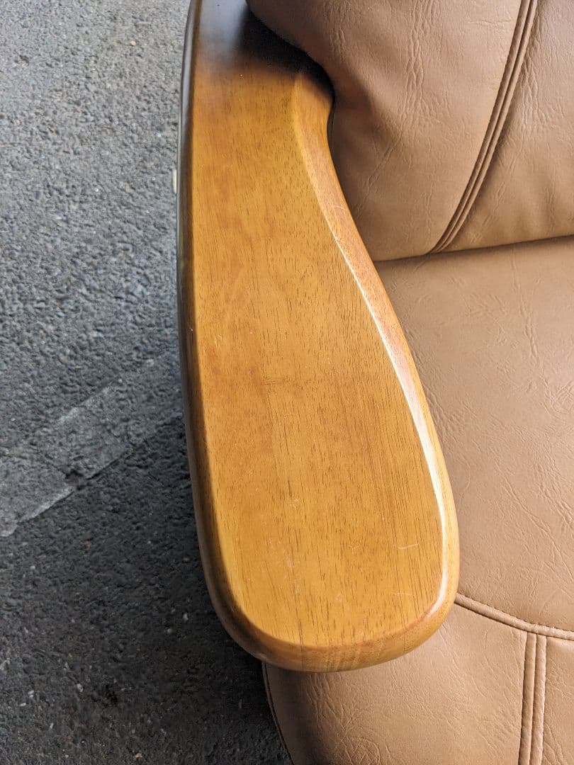 ブラウン3人掛けソファ 合成皮革 木製アームレスト 【香川県】