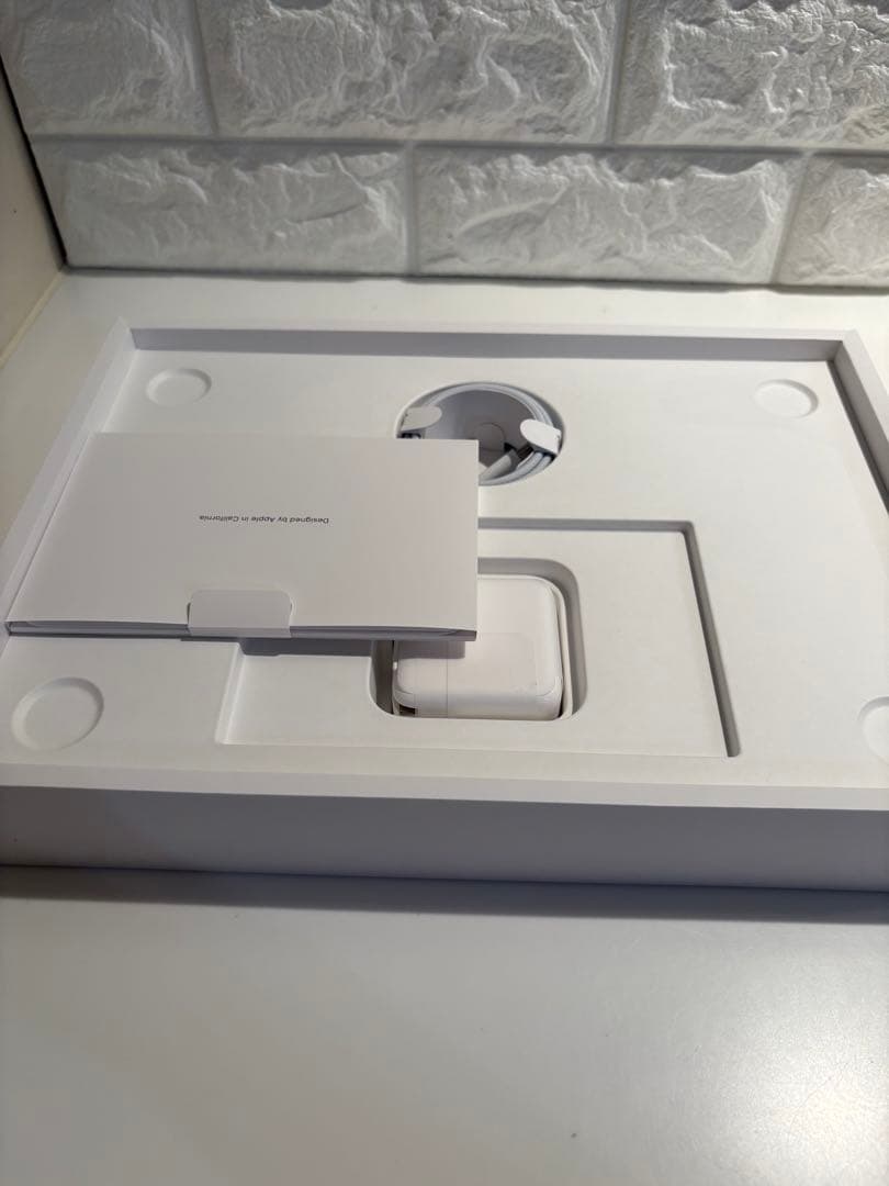 【極美品】　MacBook Air M2