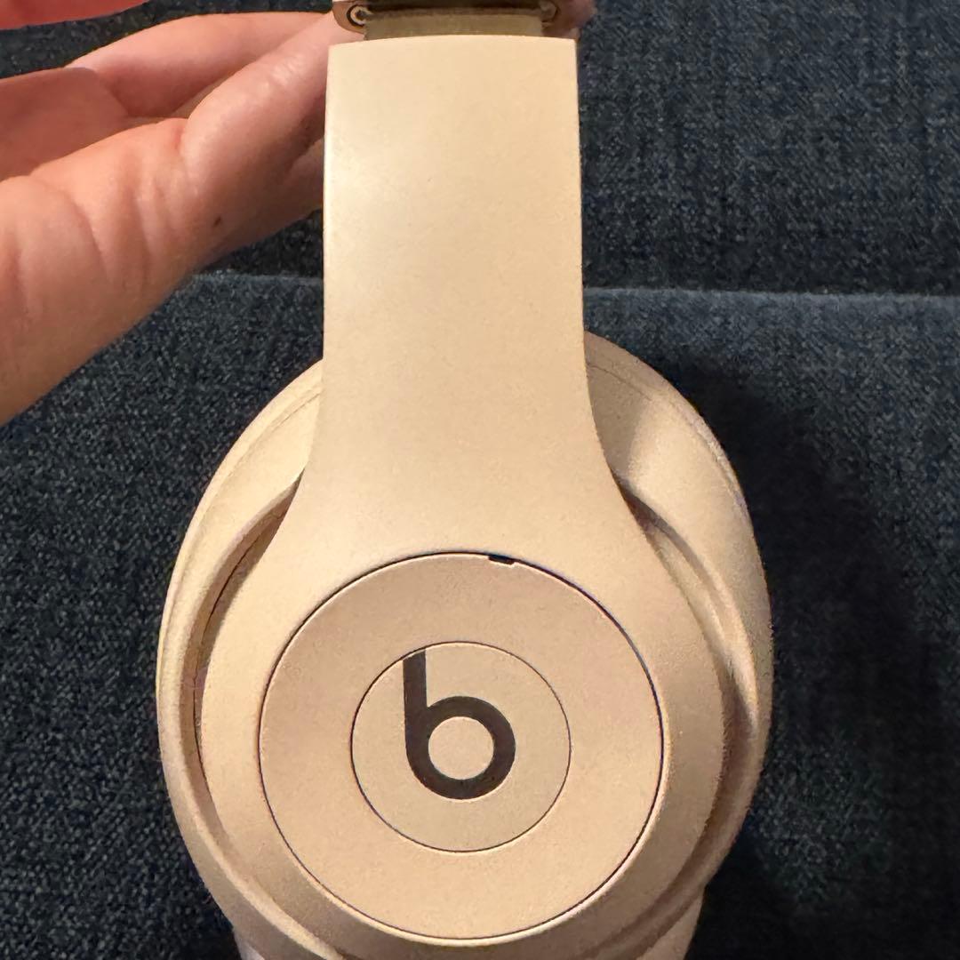 Beats Studio Pro x Kim Kardashian ムーン