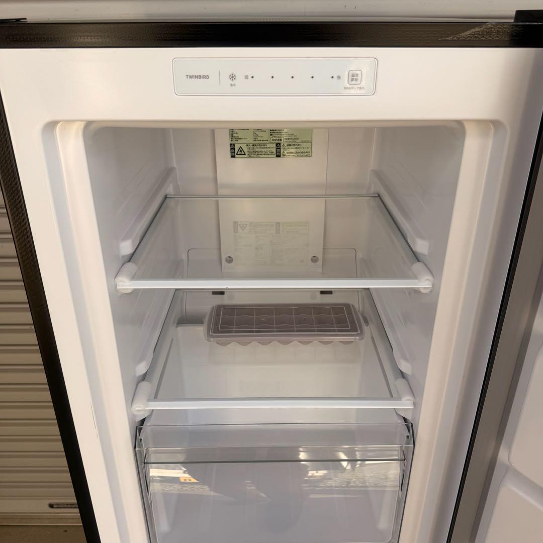 ● 極美品 ツインバード 冷凍庫 HF-E916 161L 2025年製
