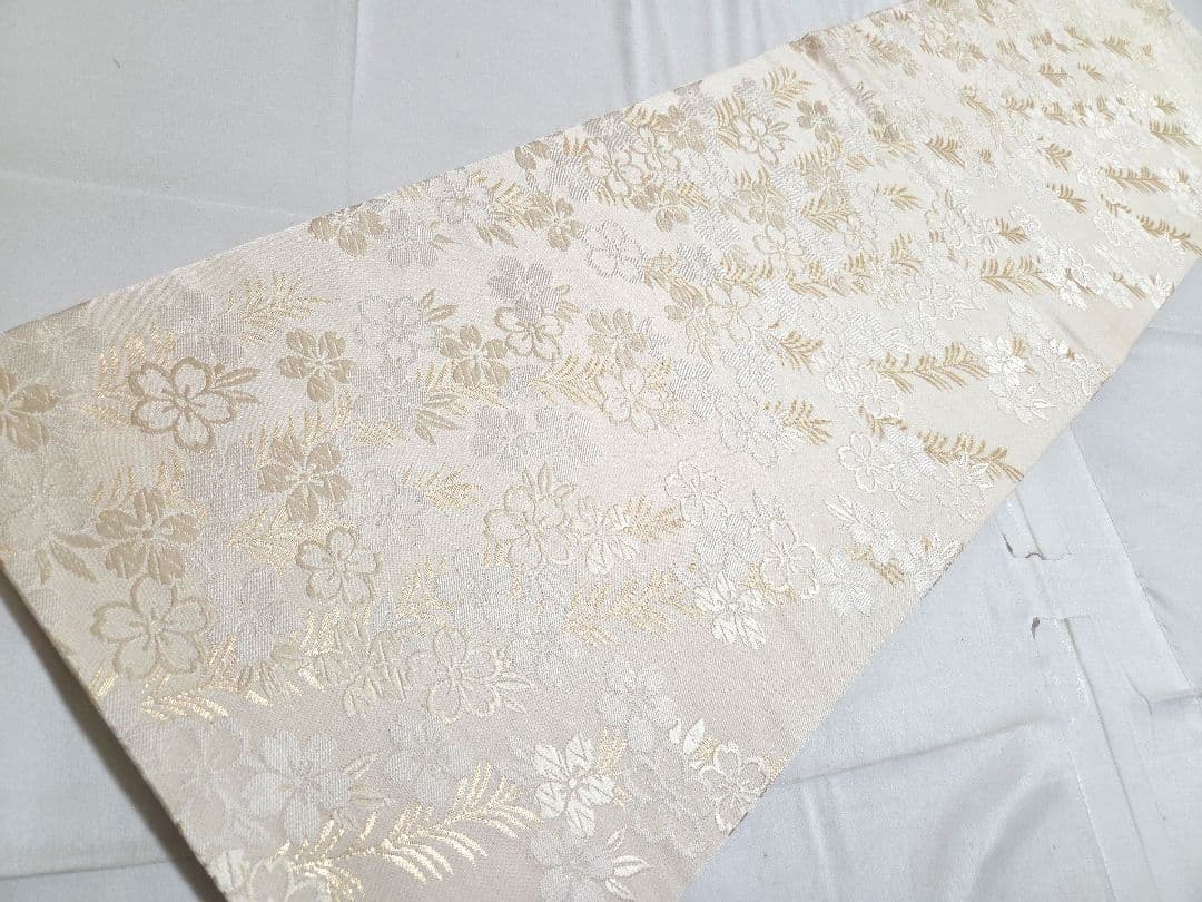 D 井筒工芸謹製 花柳流 桜の花模様 白色 金糸 全通 正絹 開仕立て名古屋帯