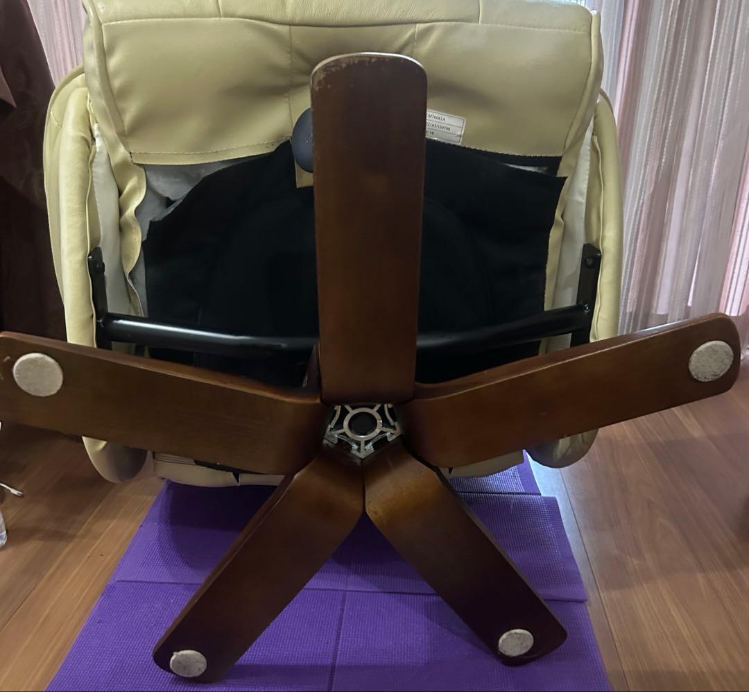 クリーム色フェイクレザーリクライニングソファ　裏リペア済　オットマン別売