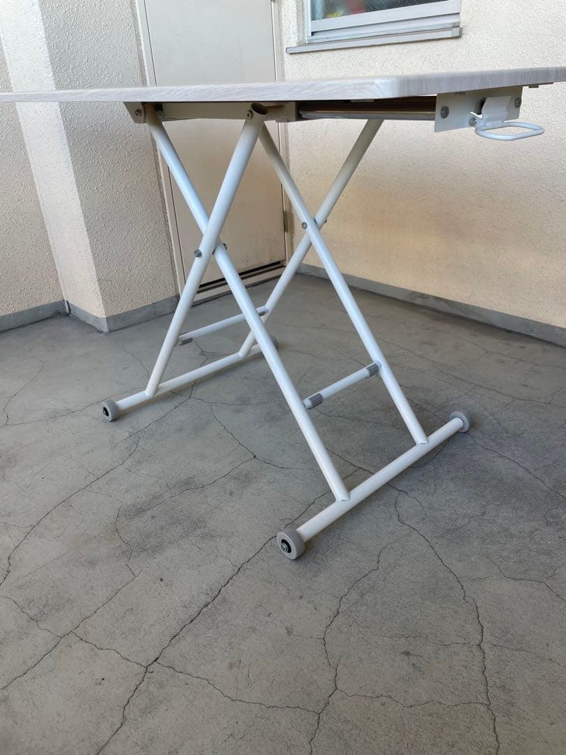 ガス式　昇降テーブル　リビング　ダイニング　ニトリ　ホワイト