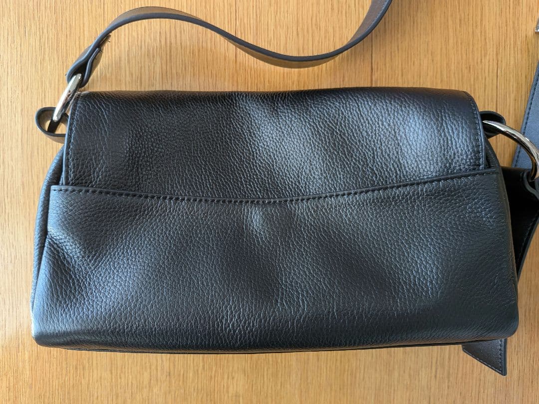 BEARDSLEY ビアズリー　レザーボディバッグ　ブラック