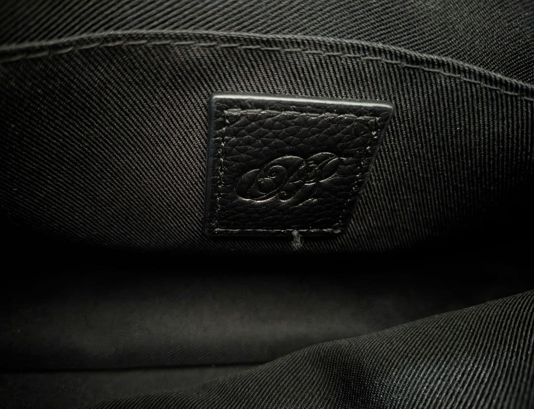 BEARDSLEY ビアズリー　レザーボディバッグ　ブラック