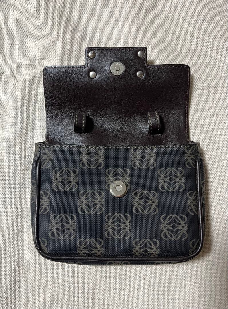 美品 ロエベ ポケッツ アナグラム 斜め掛けショルダーバッグ レザー・PVC