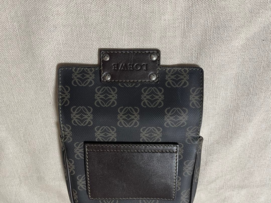 美品 ロエベ ポケッツ アナグラム 斜め掛けショルダーバッグ レザー・PVC