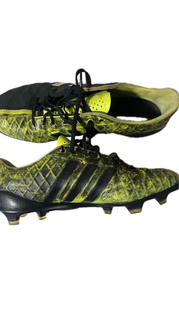 adidas サッカーシューズ