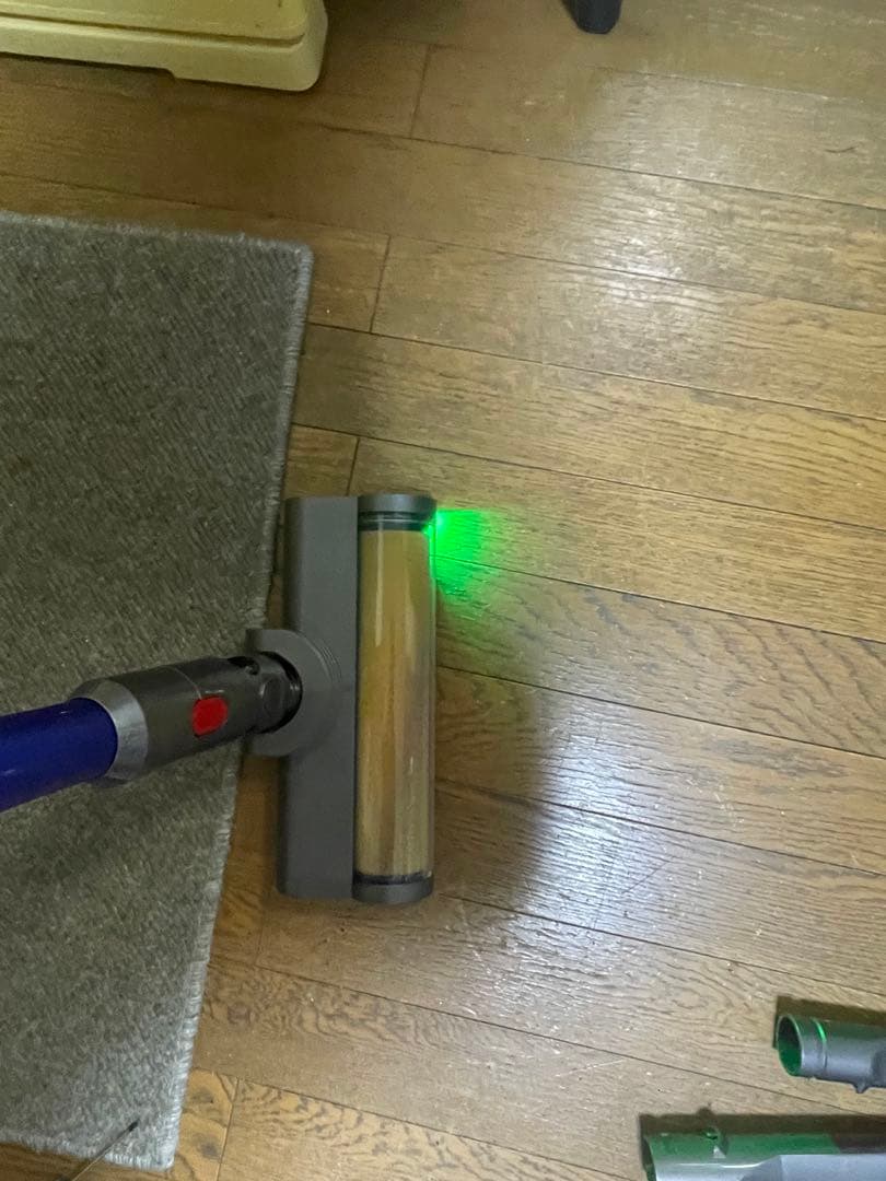 ダイソン V8 ハンディ掃除機