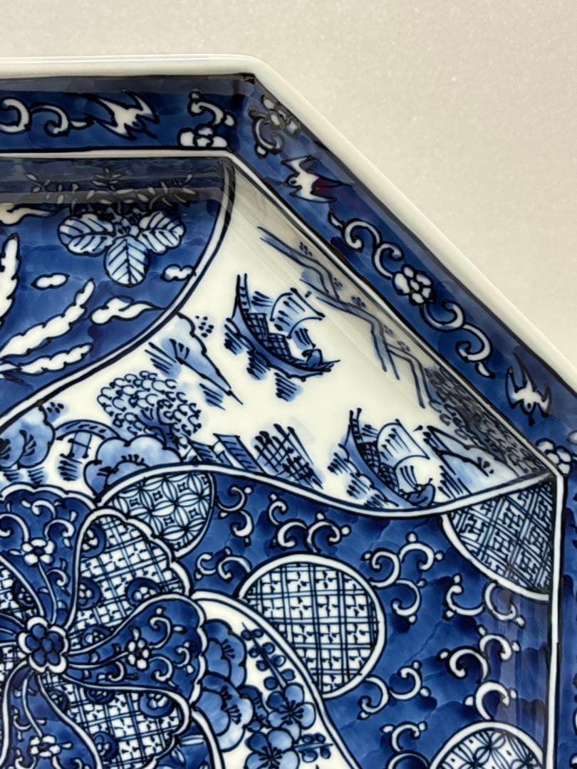 平戸三川内焼 平戸松山窯 祥瑞手 染付捻り吉祥文様 八角大皿31cm