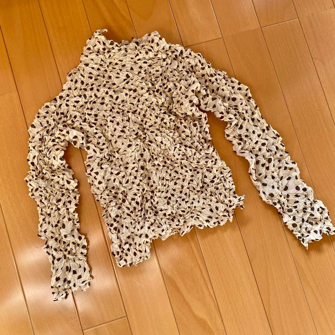 ISSEY MIYAKE ハイネック　水玉　フリル長袖トップス