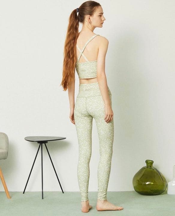 【エミヨガ新品2点セット❗️】ミニフラワーレギンス&ロゴアシンメトリーTシャツ