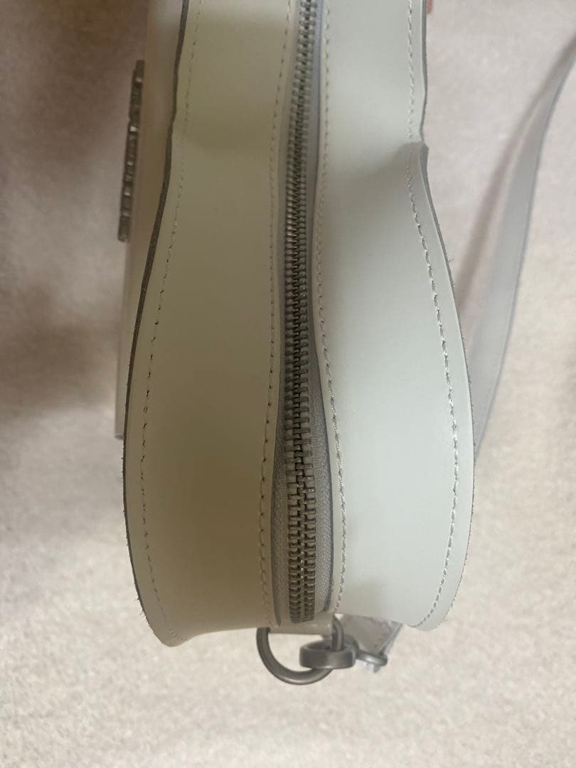 Dr. Martens ハート型ショルダーバッグ ホワイト