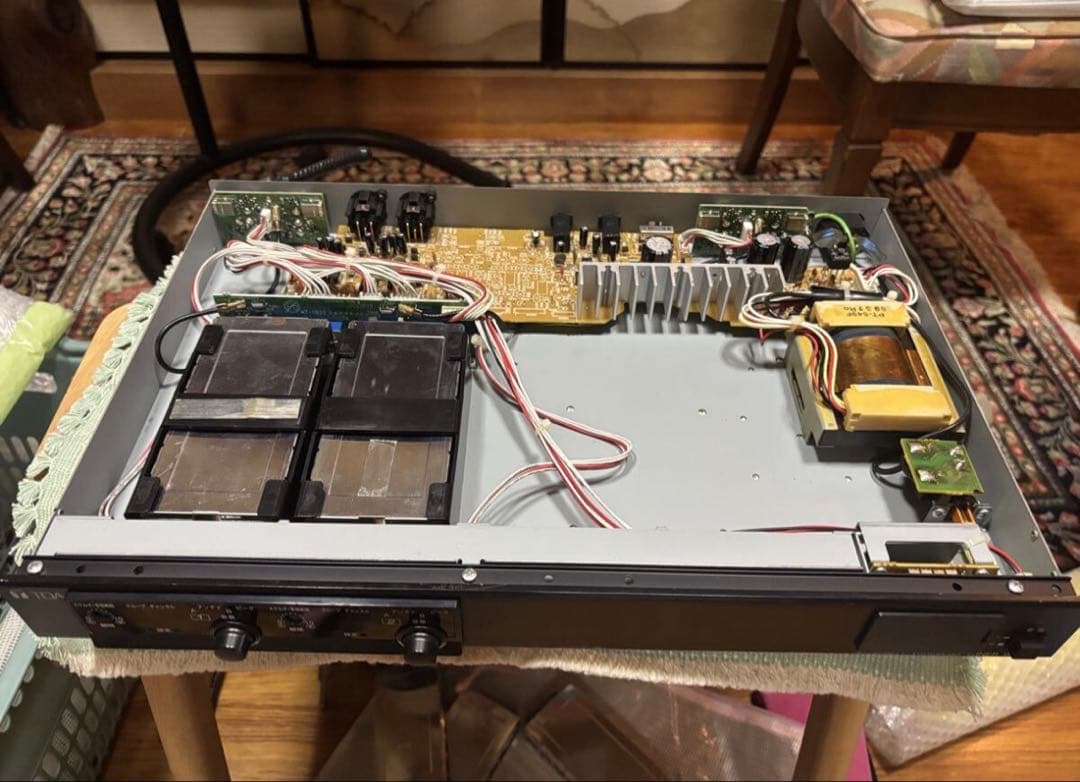 ①TOA ダイバシティワイヤレスチューナーWT-1822 二波