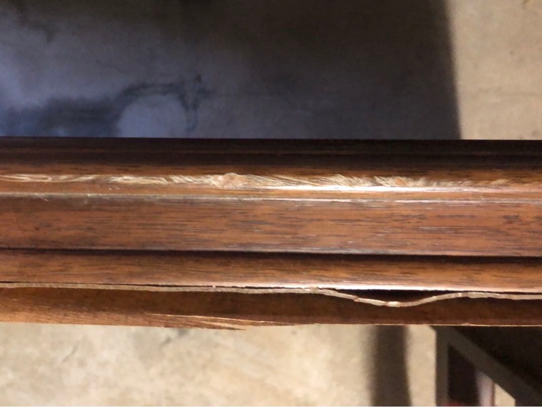 木製ダークブラウンテーブル