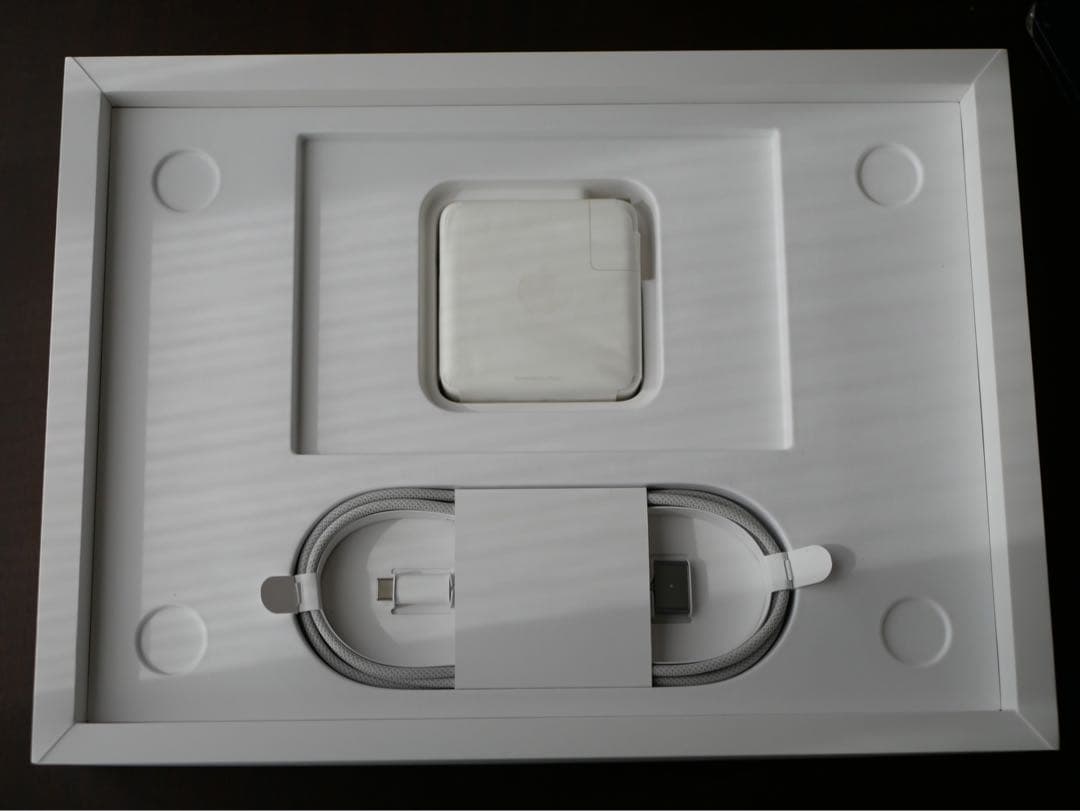 【ジャンク】MacbookPro14M2Pro / 通電OK画面×充電器外箱付き