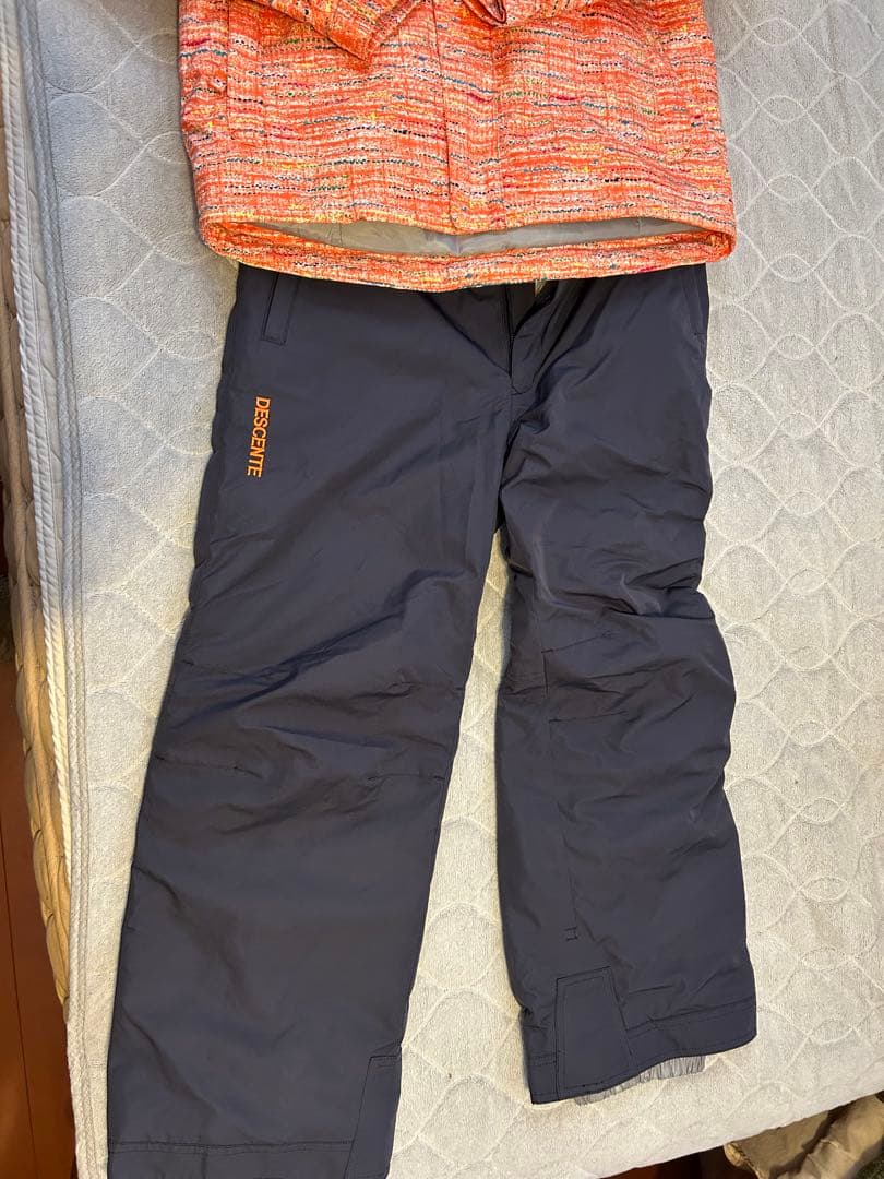 子ども用スキーウェアセット（ジャケット・パンツ）