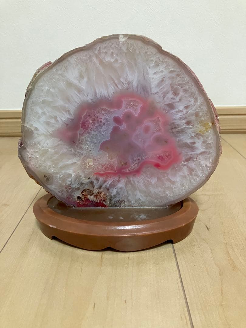 ピンク瑪瑙台座付き