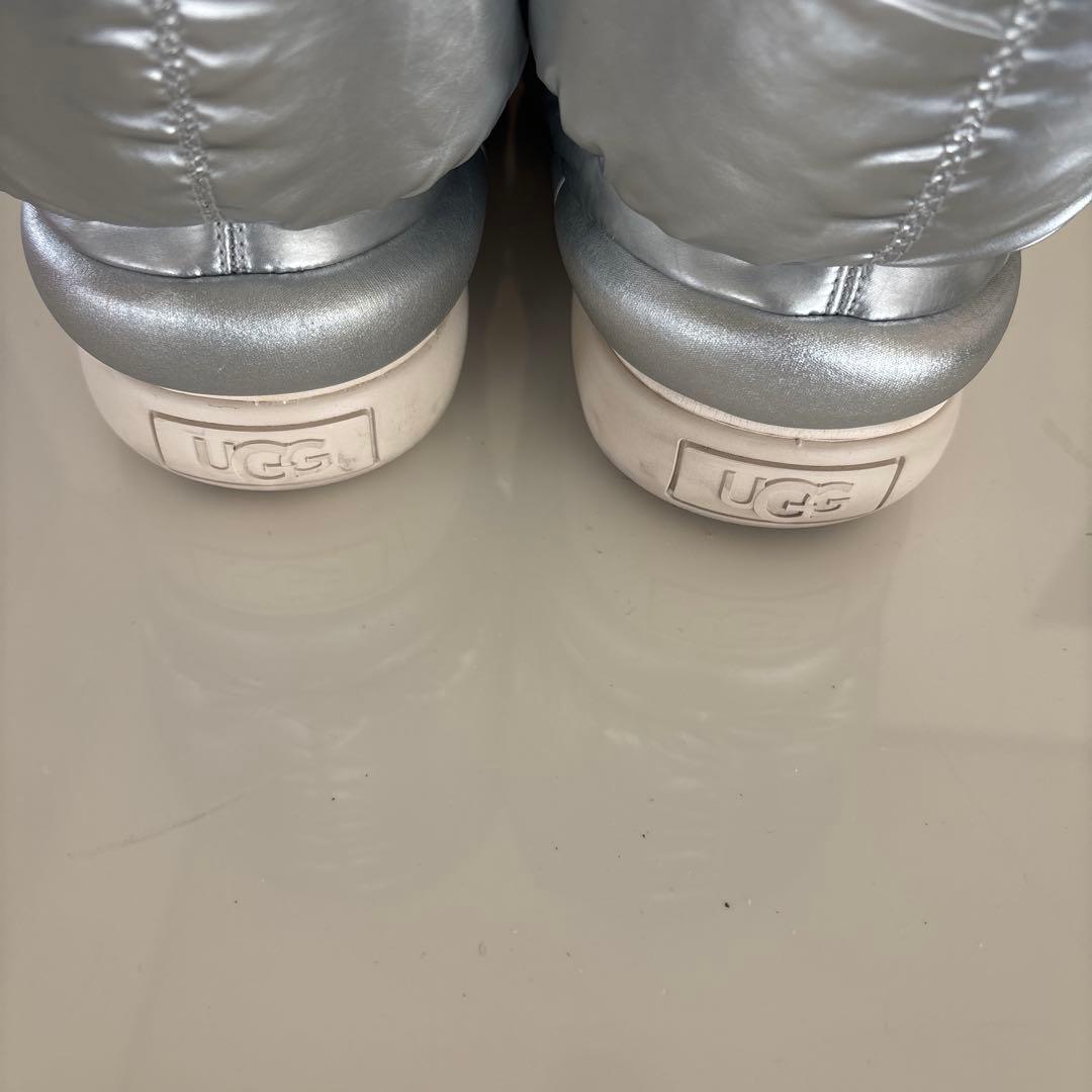 UGG シルバー　6W Classic Msxi Short23