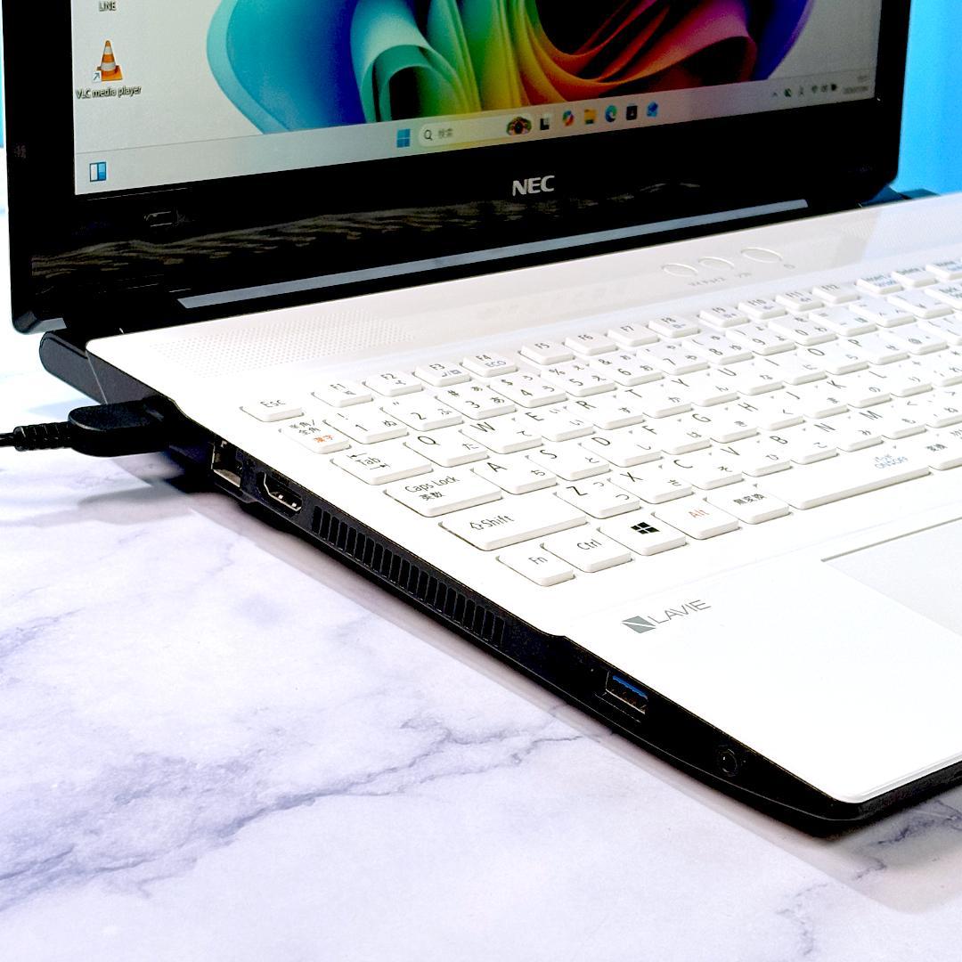 美品 ホワイト☆Corei7・8GB・SSD512・フルHD・ノートパソコン