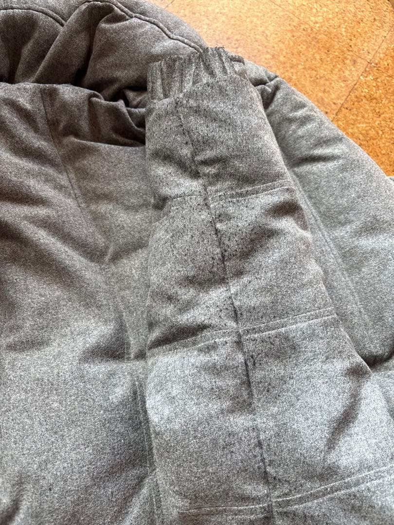 モンクレールグレー フード付きダウンジャケット