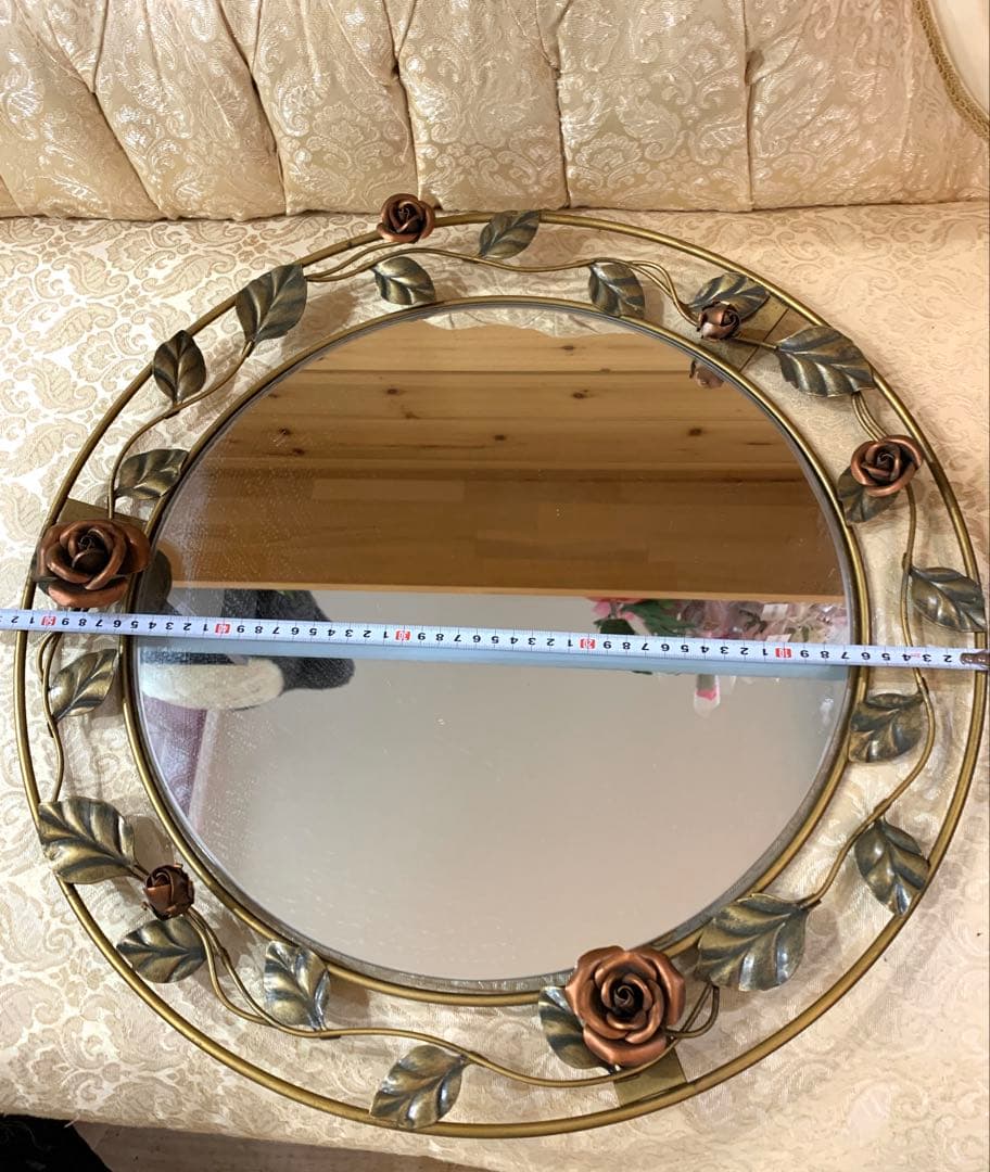 バラ装飾の円形壁掛け鏡　アンティーク　バラ　薔薇　姫系
