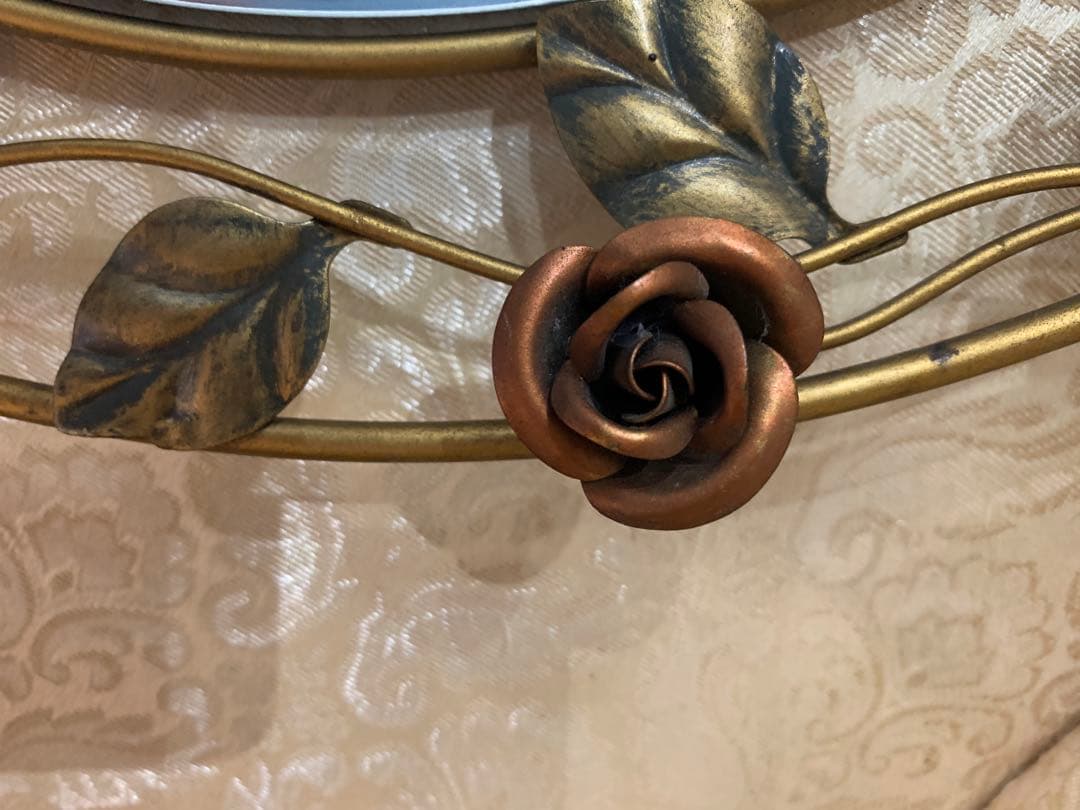 バラ装飾の円形壁掛け鏡　アンティーク　バラ　薔薇　姫系