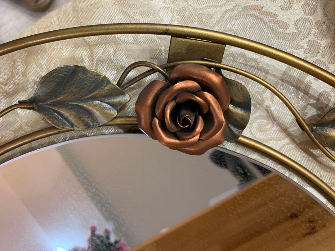 バラ装飾の円形壁掛け鏡　アンティーク　バラ　薔薇　姫系