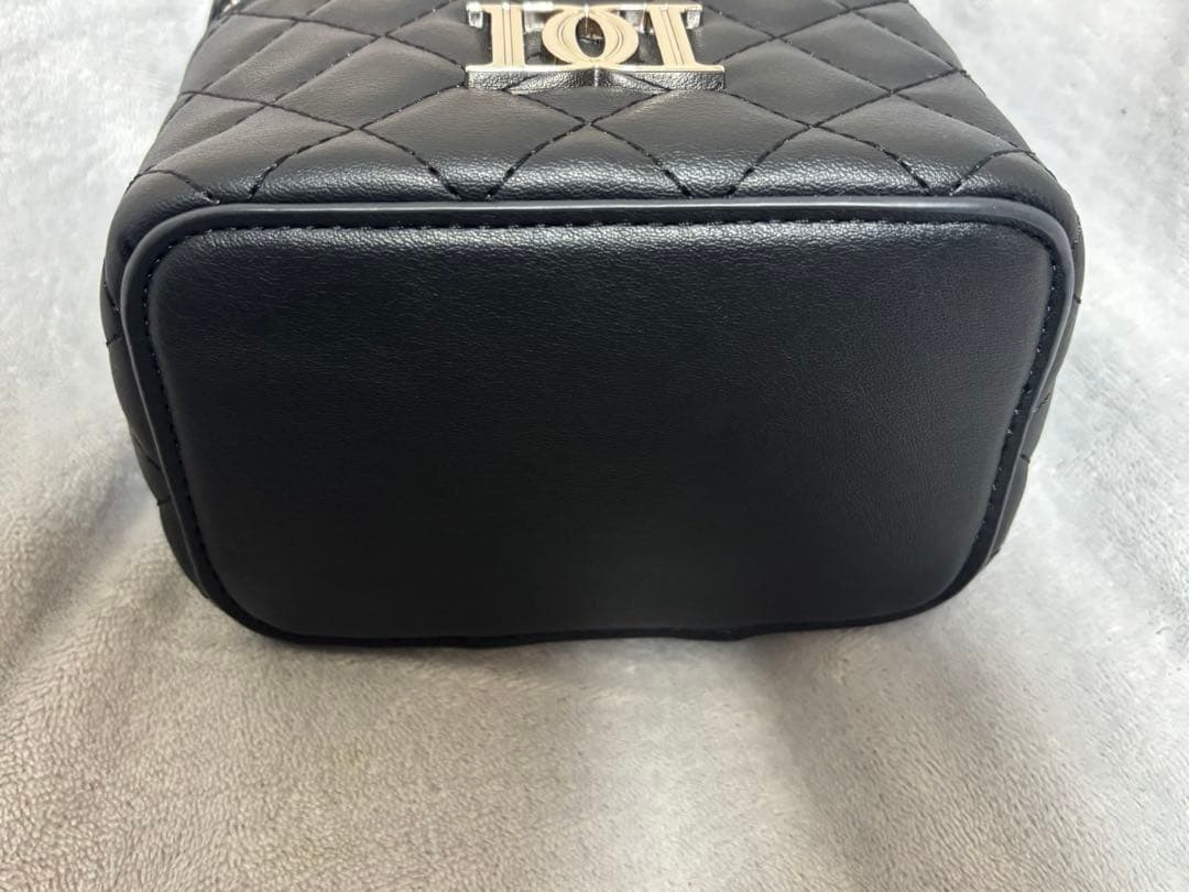 【本日限定価格】ダーリッチ キルティングスクエアミニバッグ シルバー バニティ