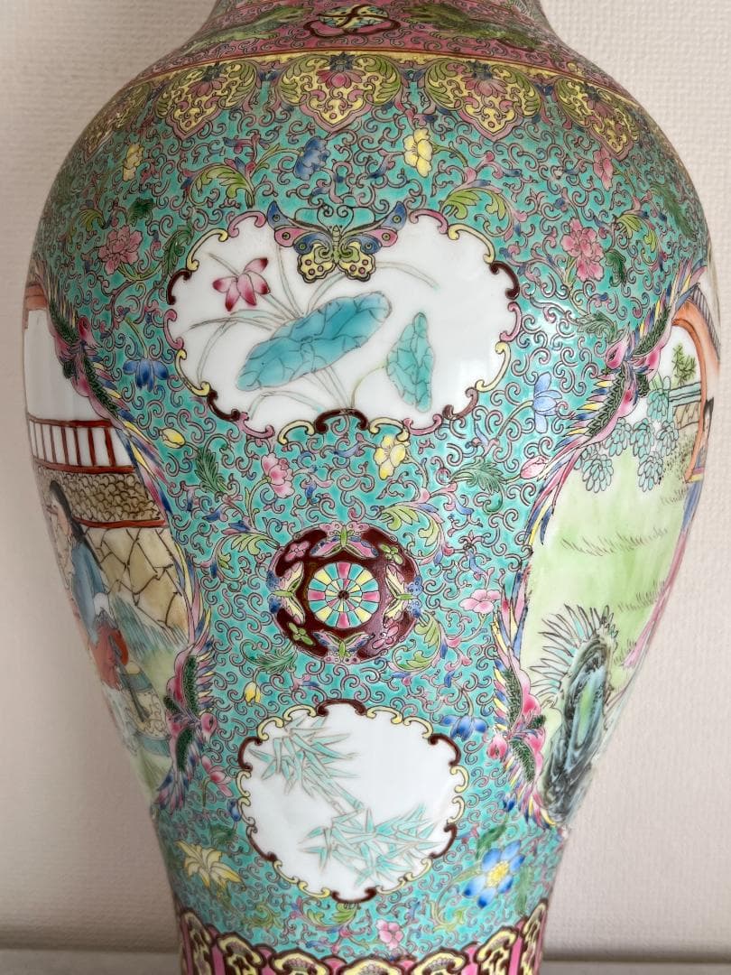 【海】粉彩 乾隆年製 満面手絵 開窓 人物庭園図 特大花瓶 70年代 中国美術品